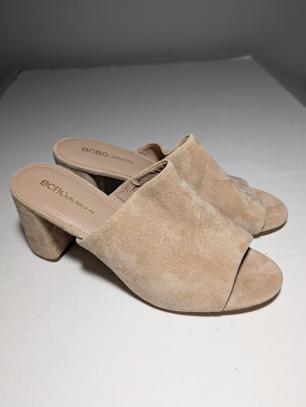 BCBG Beverly Slip-On Sandal Mules in Tan Suede Sz 10B